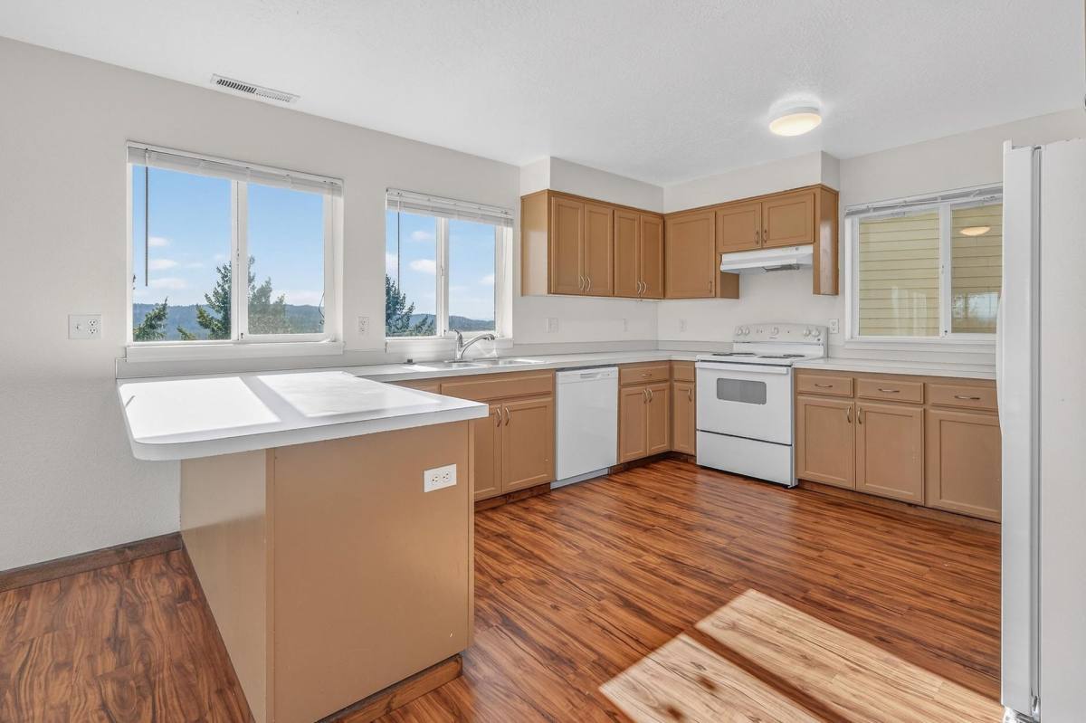 Townhouse for rent at 190-284 College Dr NW, Salem, OR 97301