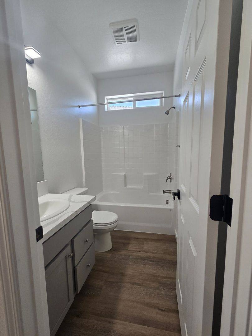 House for rent at 1078 Buena Vista Lane, Hanford, CA 93230