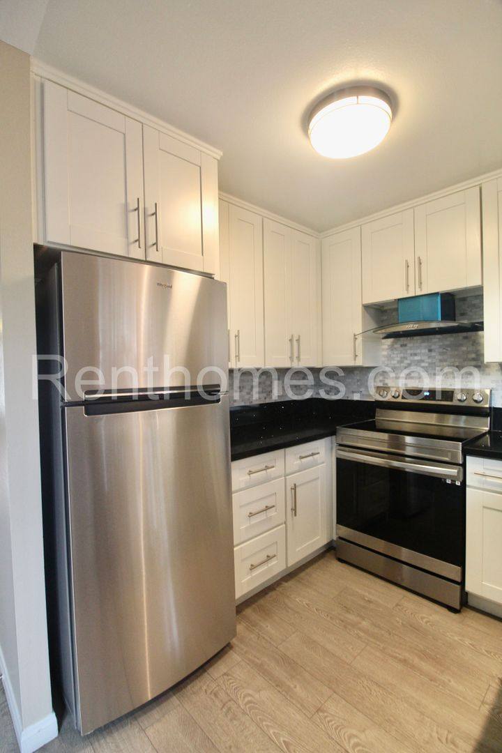 Townhouse for rent at 9405 Gold Coast Dr, San Diego, CA 92126