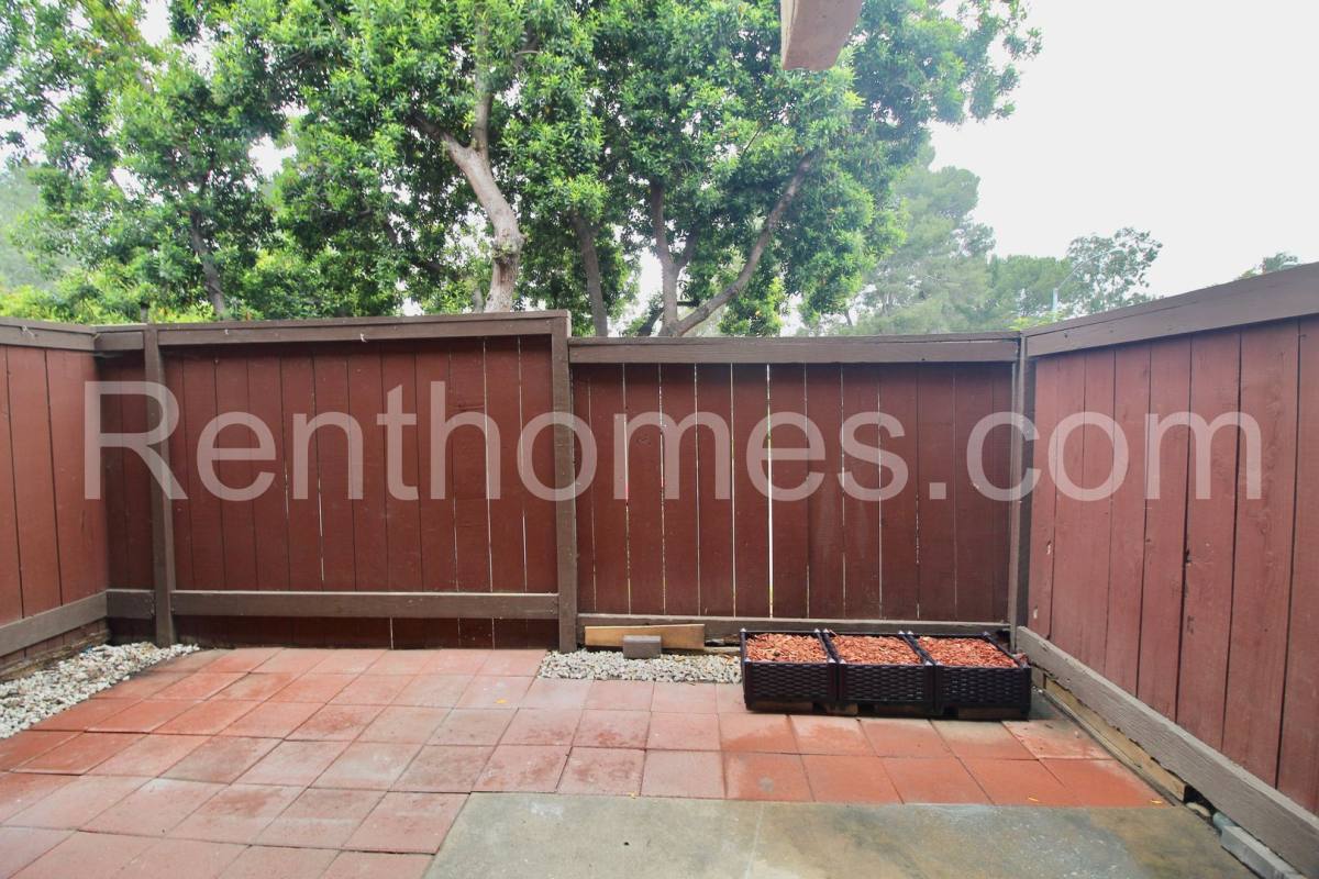 Townhouse for rent at 9405 Gold Coast Dr, San Diego, CA 92126