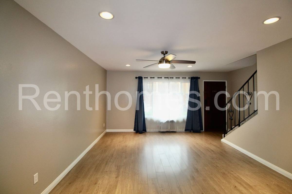 Townhouse for rent at 9405 Gold Coast Dr, San Diego, CA 92126