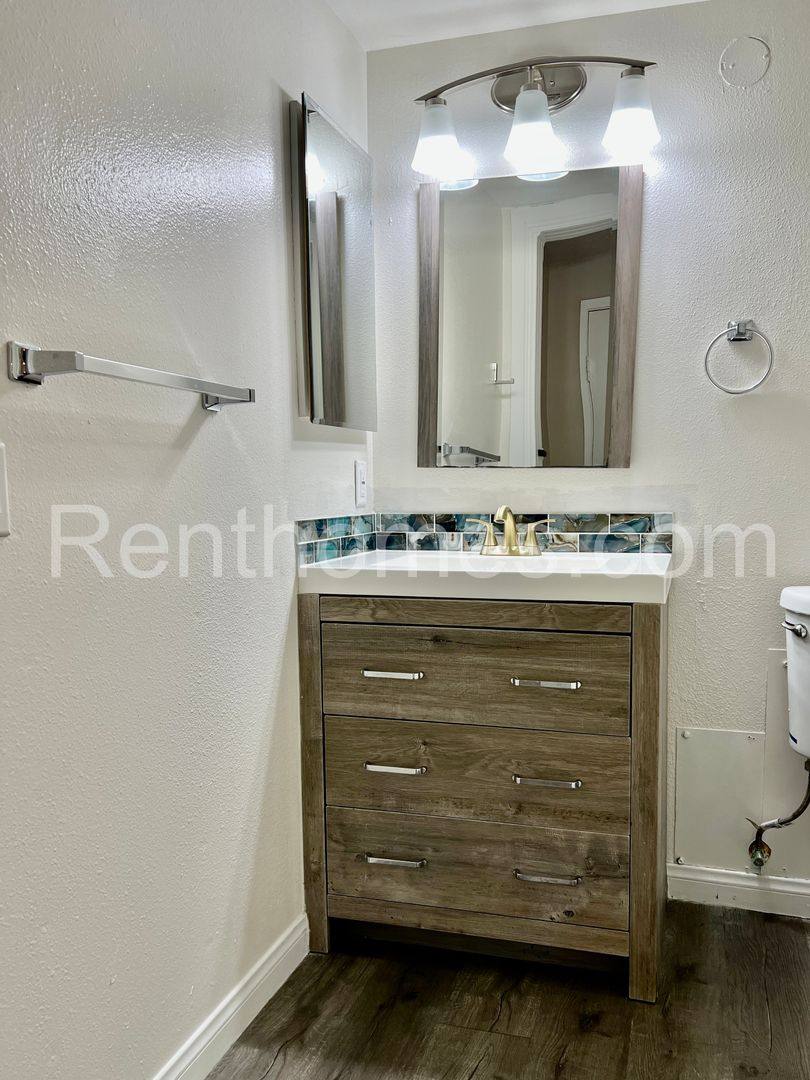 Townhouse for rent at 9405 Gold Coast Dr, San Diego, CA 92126