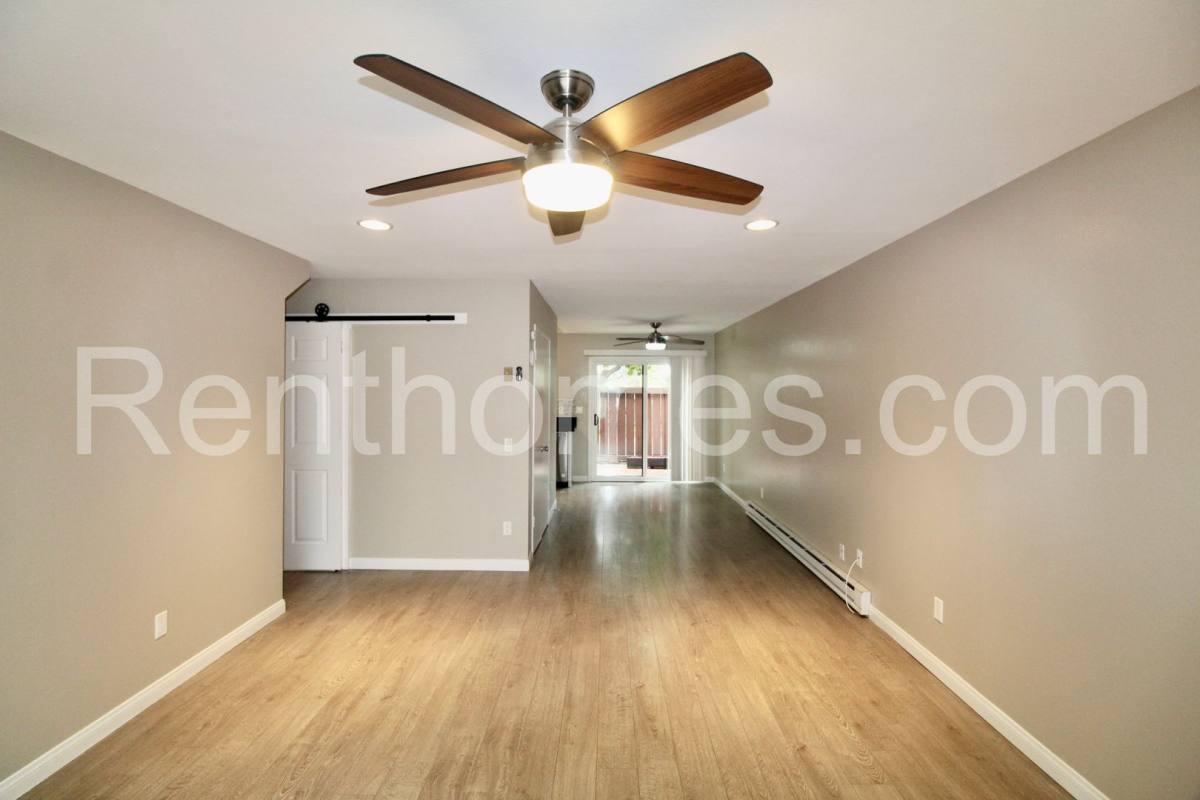 Townhouse for rent at 9405 Gold Coast Dr, San Diego, CA 92126