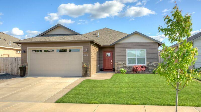 House for rent at 1061 Compton Way, Medford, OR 97501