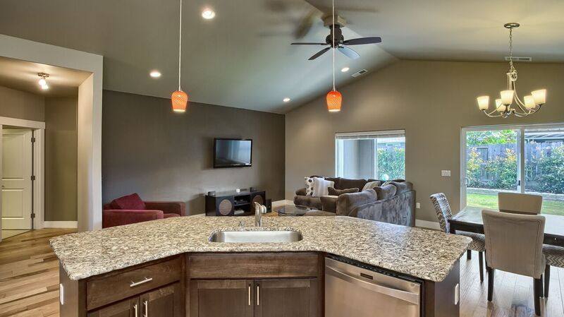 House for rent at 1061 Compton Way, Medford, OR 97501