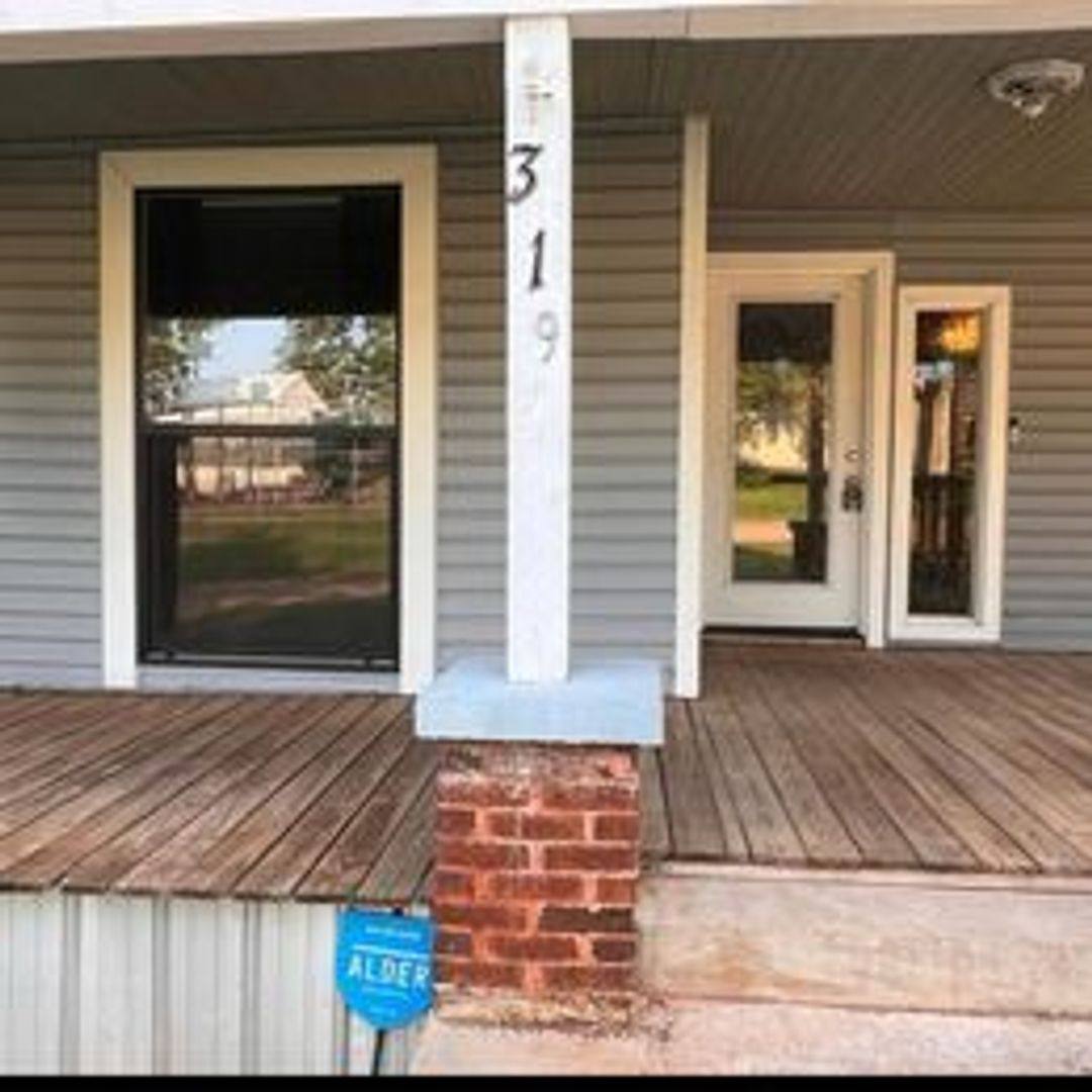 House for rent at 319 Harrison St, Hughes Springs, TX 75656