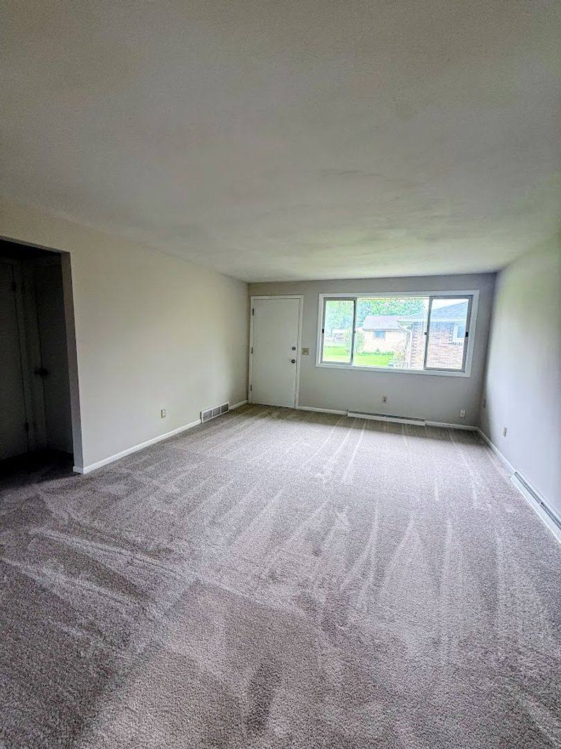 Apartment for rent at 235 Kennedy St, Louisville, OH 44641