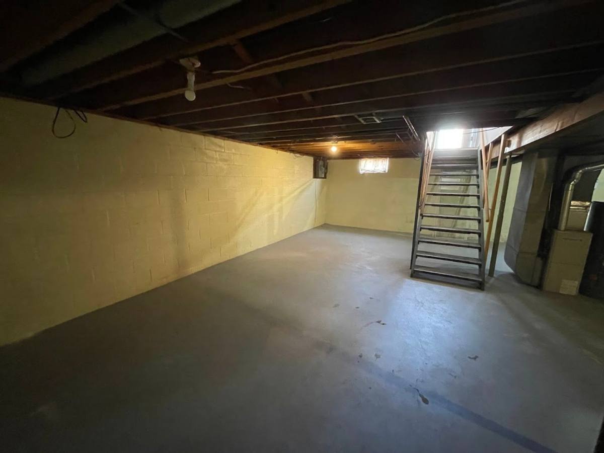 Apartment for rent at 235 Kennedy St, Louisville, OH 44641