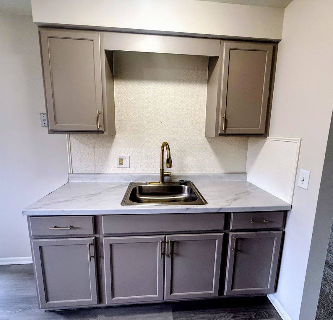 Apartment for rent at 235 Kennedy St, Louisville, OH 44641