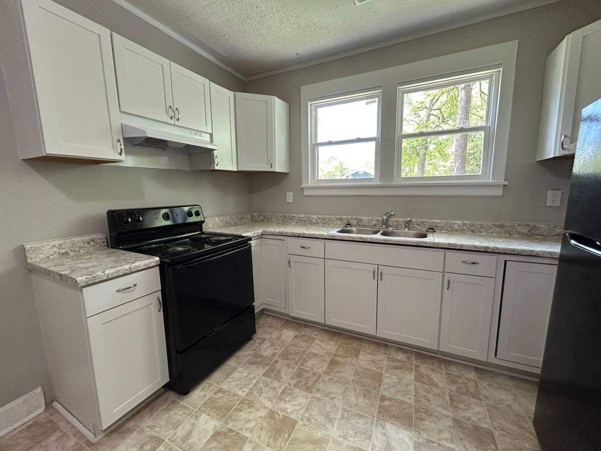 Apartment for rent at 1002 S 10th St, Gadsden, AL 35901