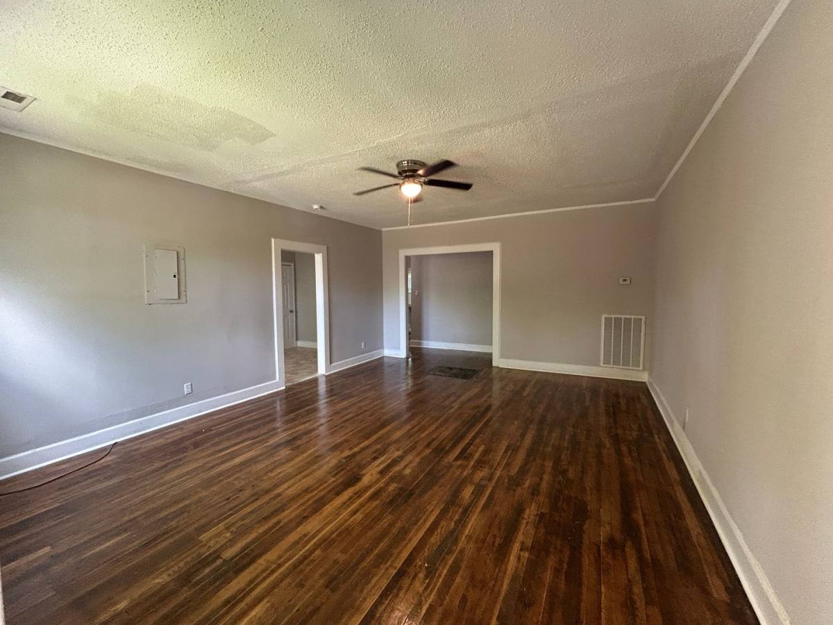Apartment for rent at 1002 S 10th St, Gadsden, AL 35901