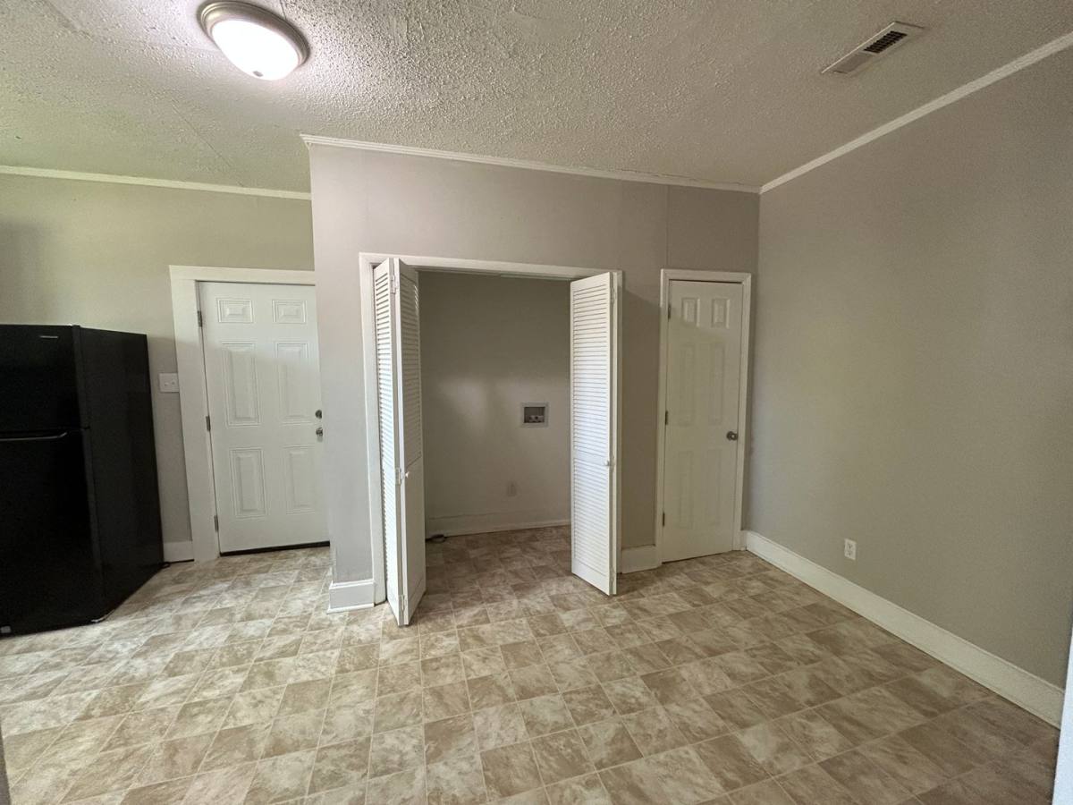 Apartment for rent at 1002 S 10th St, Gadsden, AL 35901