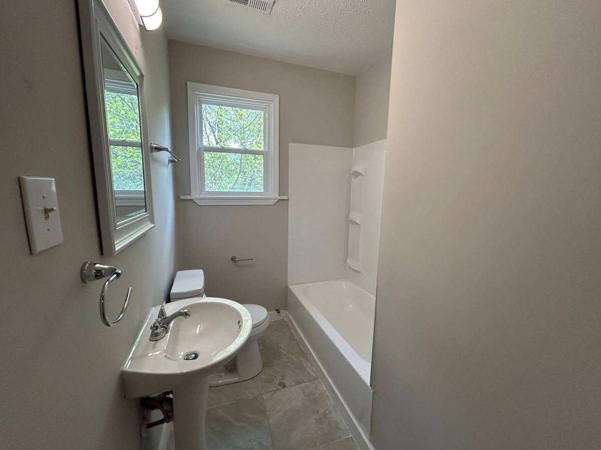 Apartment for rent at 1002 S 10th St, Gadsden, AL 35901