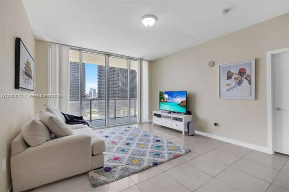 Apartment for rent at 1111 SW 1st Ave, Miami, FL 33130