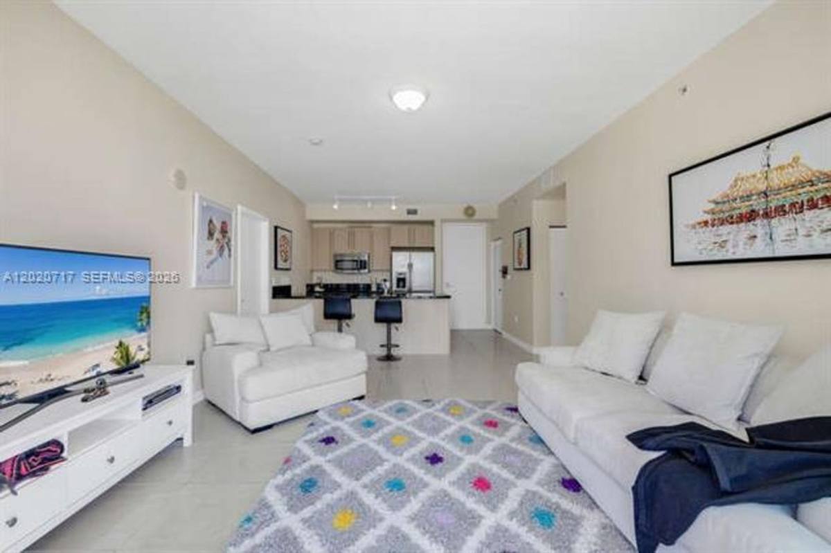 Apartment for rent at 1111 SW 1st Ave, Miami, FL 33130