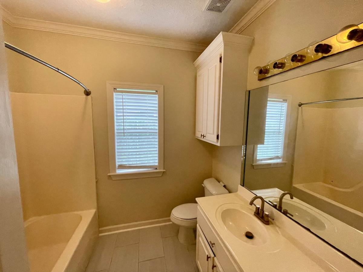 House for rent at 420 Idlewoods Lane, Ridgeland, MS 39157