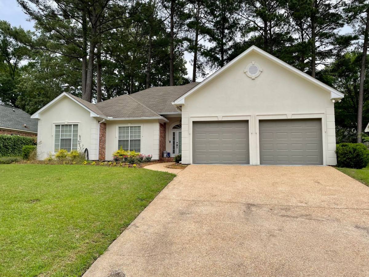 House for rent at 420 Idlewoods Lane, Ridgeland, MS 39157