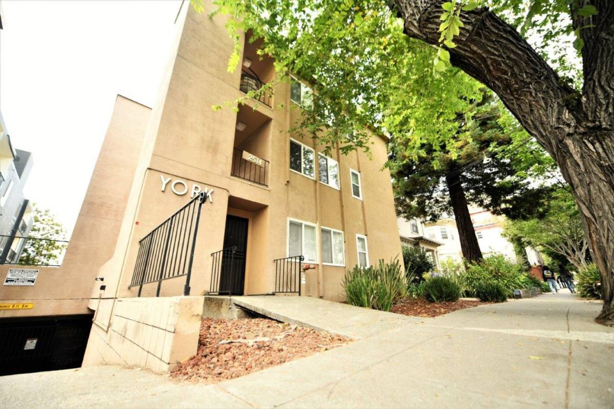 Apartment for rent at 2514 College Ave, Berkeley, CA 94704