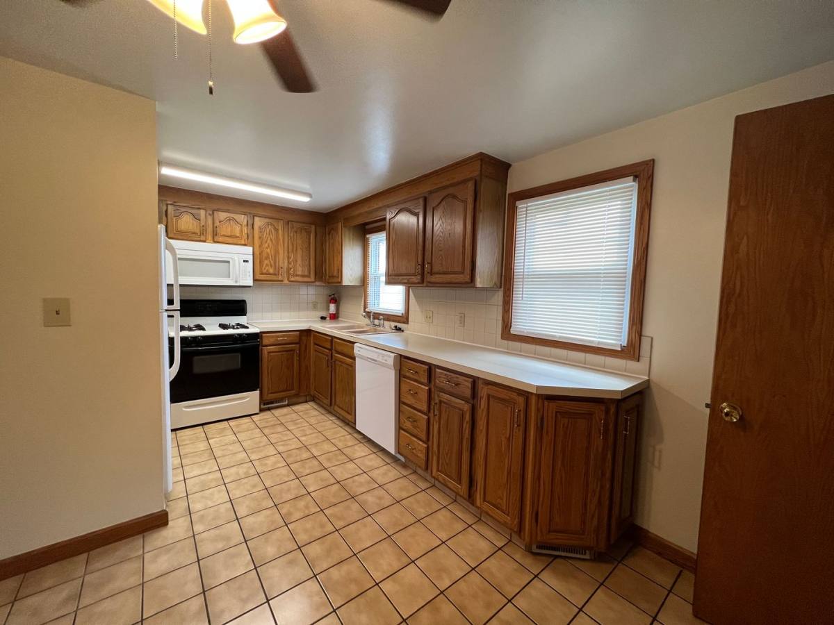 House for rent at 1046 Leslie Lane, Girard, OH 44420