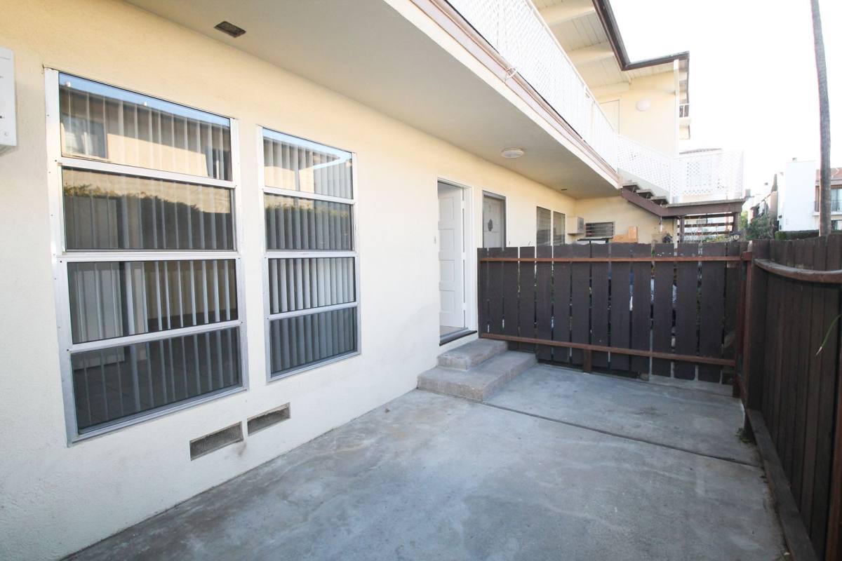 Apartment for rent at 5320 - 5330 Ben Ave, Valley Village, CA 91607