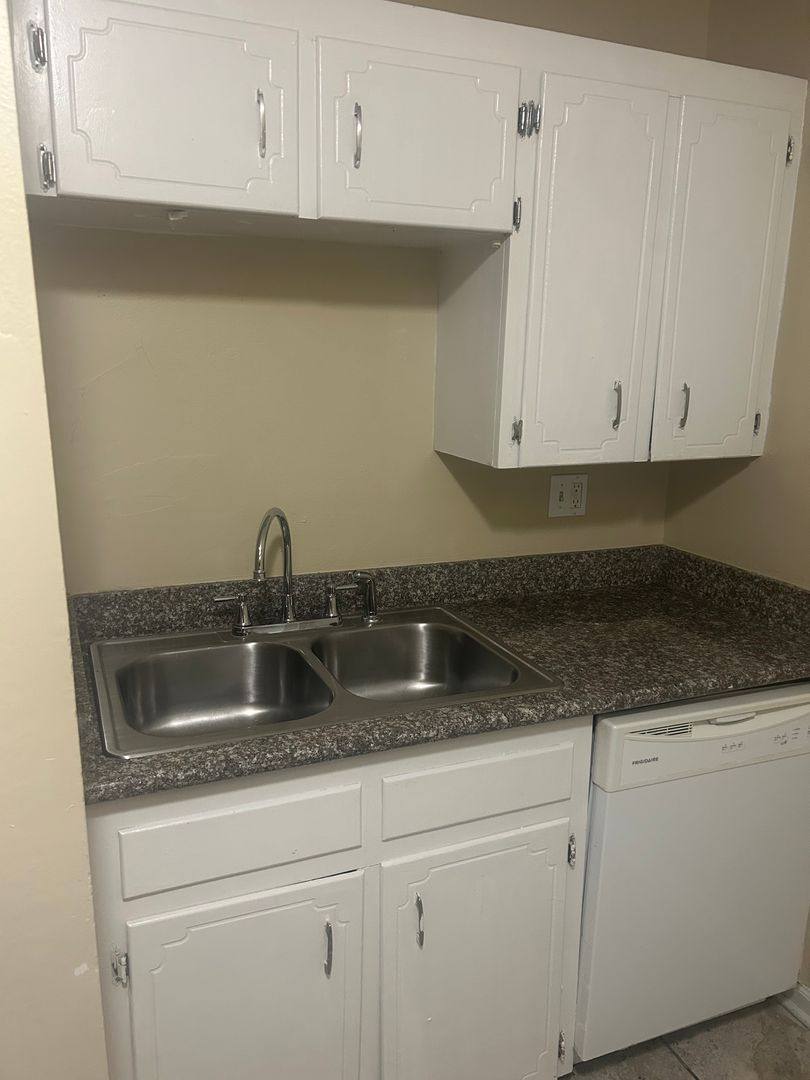Townhouse for rent at 215 Peggy St, Lafayette, LA 70501