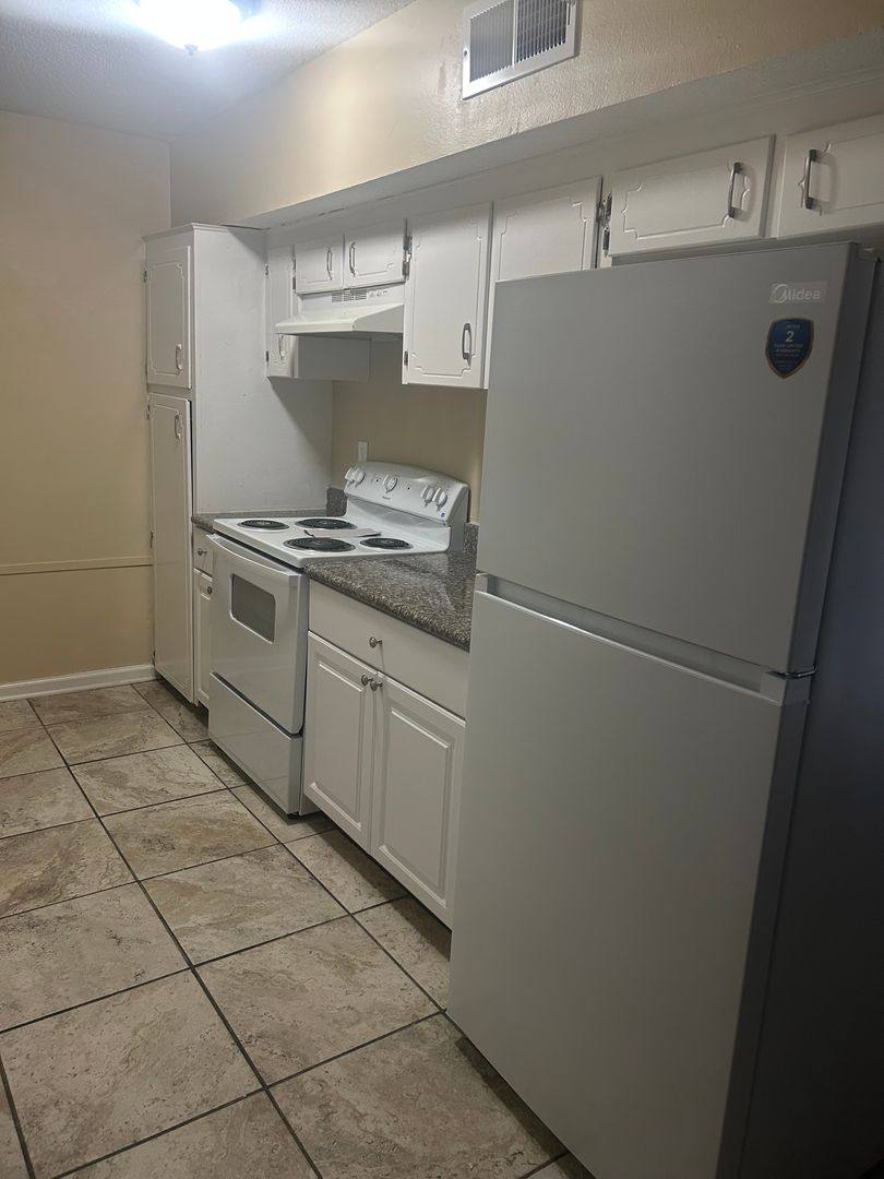 Townhouse for rent at 215 Peggy St, Lafayette, LA 70501