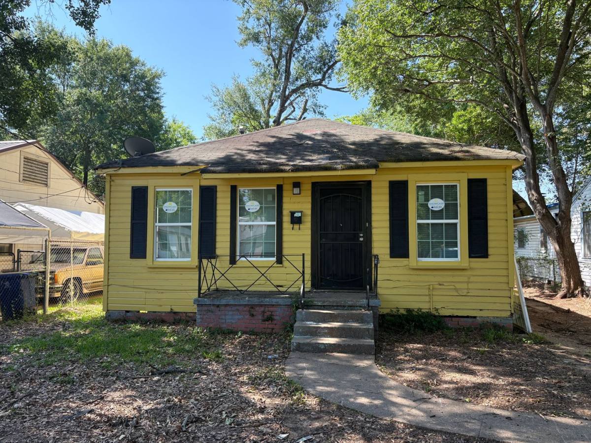 House for rent at 1749 Caroline St, Shreveport, LA 71108