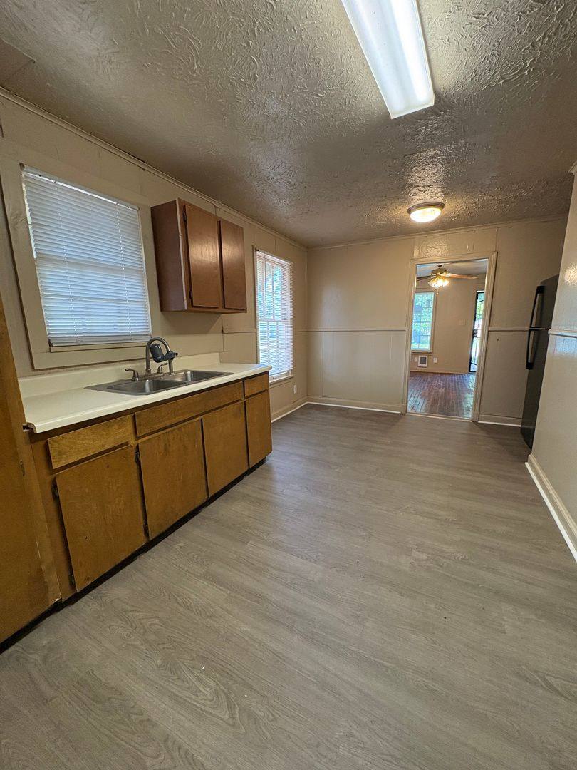House for rent at 1749 Caroline St, Shreveport, LA 71108