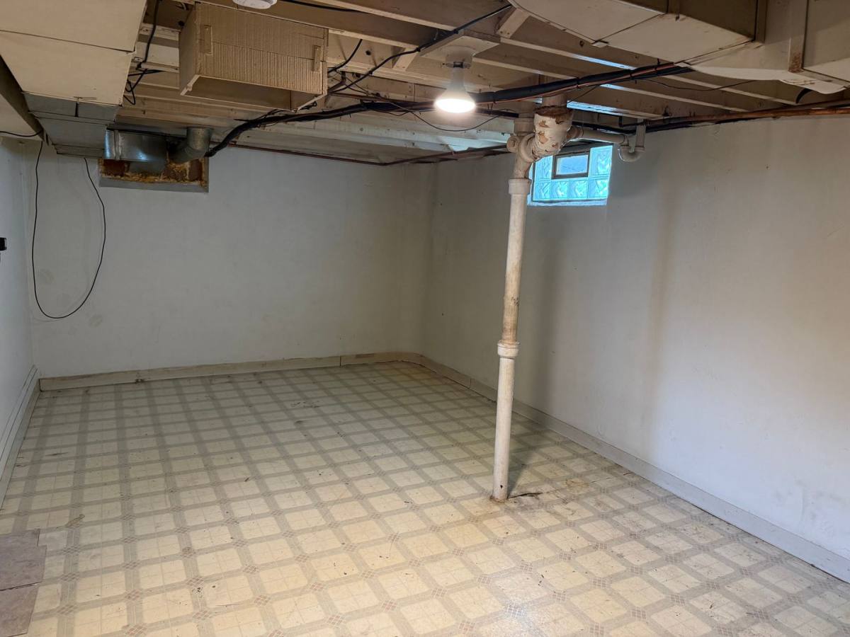 House for rent at 22066 Nevada Ave, Eastpointe, MI 48021