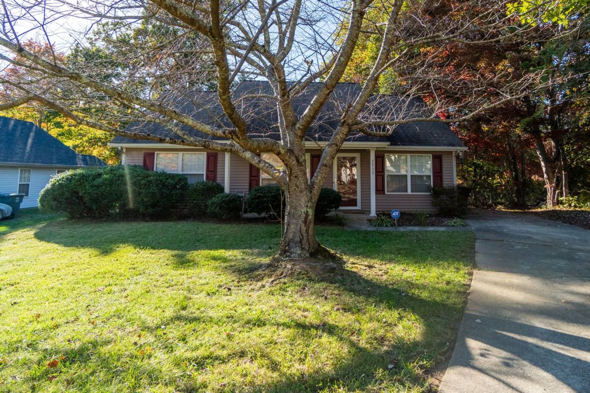 House for rent at 3923 Woodberry Lake Dr, Greensboro, NC 27455