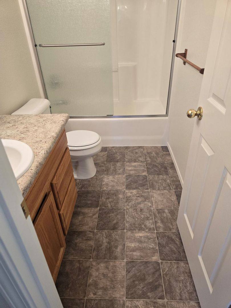Apartment for rent at 1151 Willow Lane, Grants Pass, OR 97527