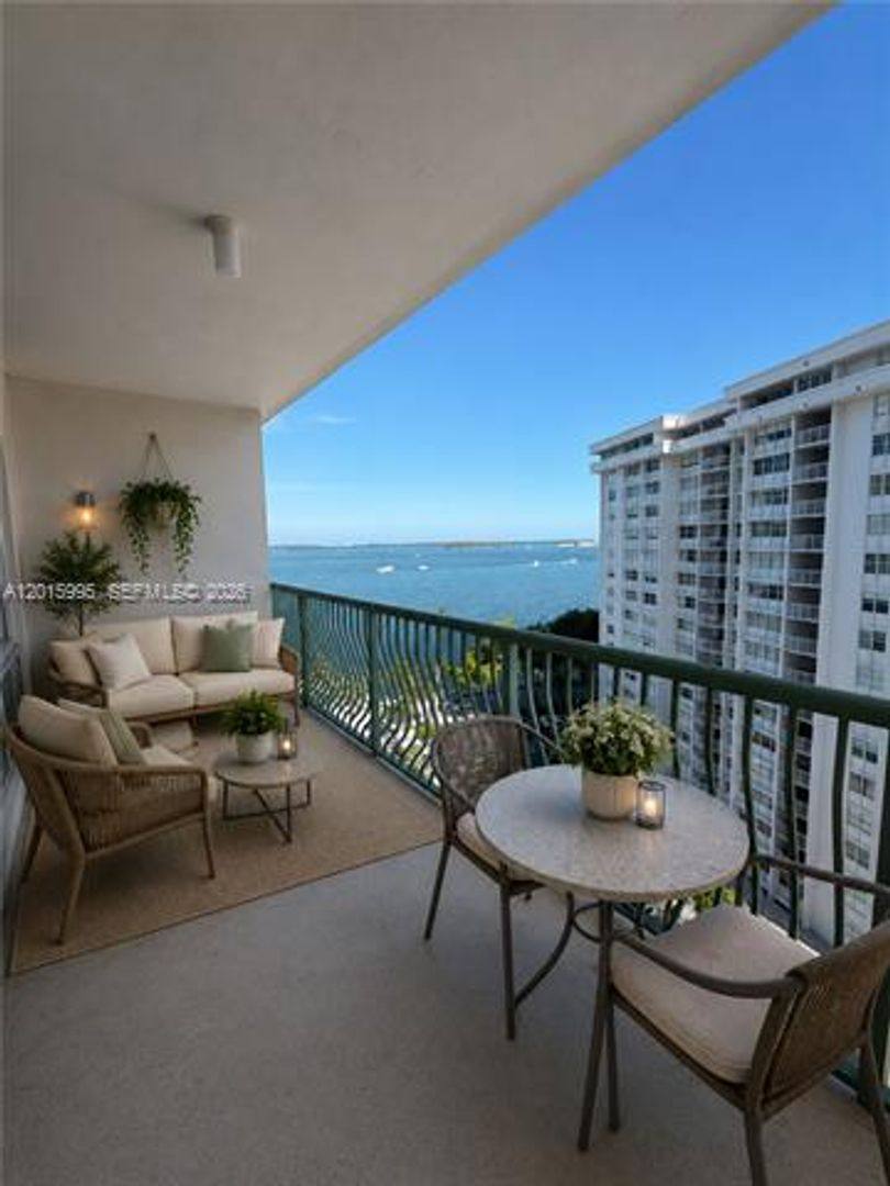 Apartment for rent at 1408 Brickell Bay Dr, Miami, FL 33131