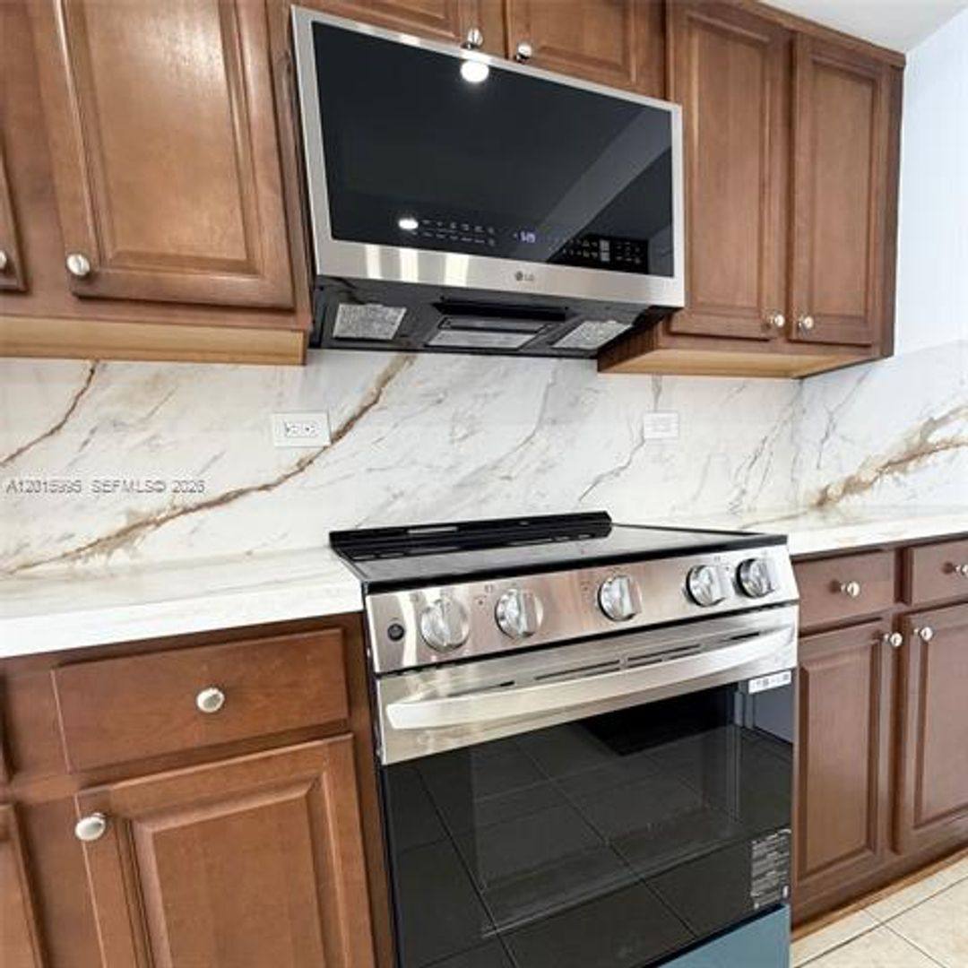 Apartment for rent at 1408 Brickell Bay Dr, Miami, FL 33131