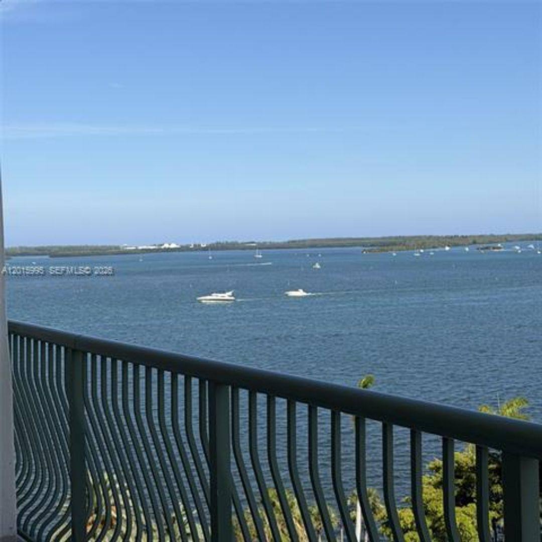 Apartment for rent at 1408 Brickell Bay Dr, Miami, FL 33131