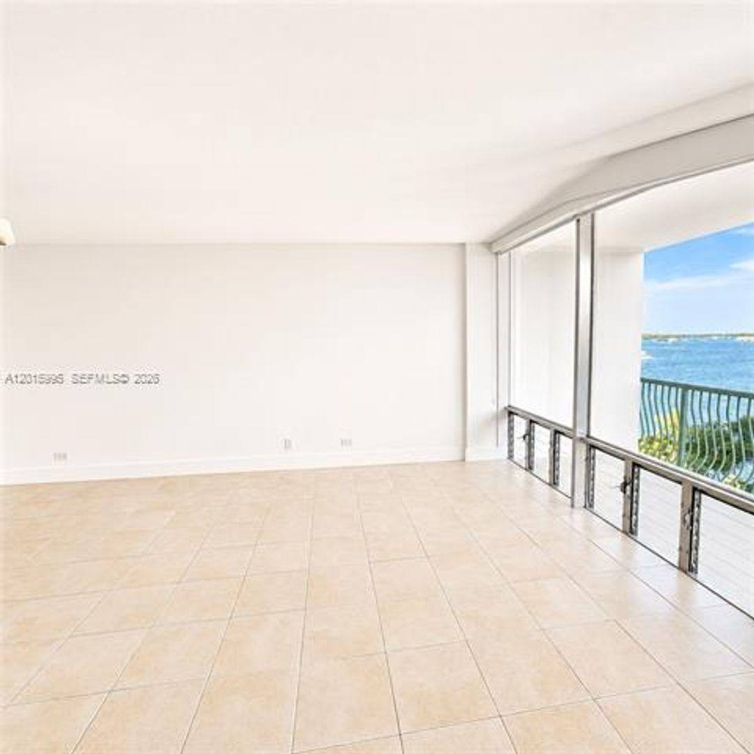 Apartment for rent at 1408 Brickell Bay Dr, Miami, FL 33131