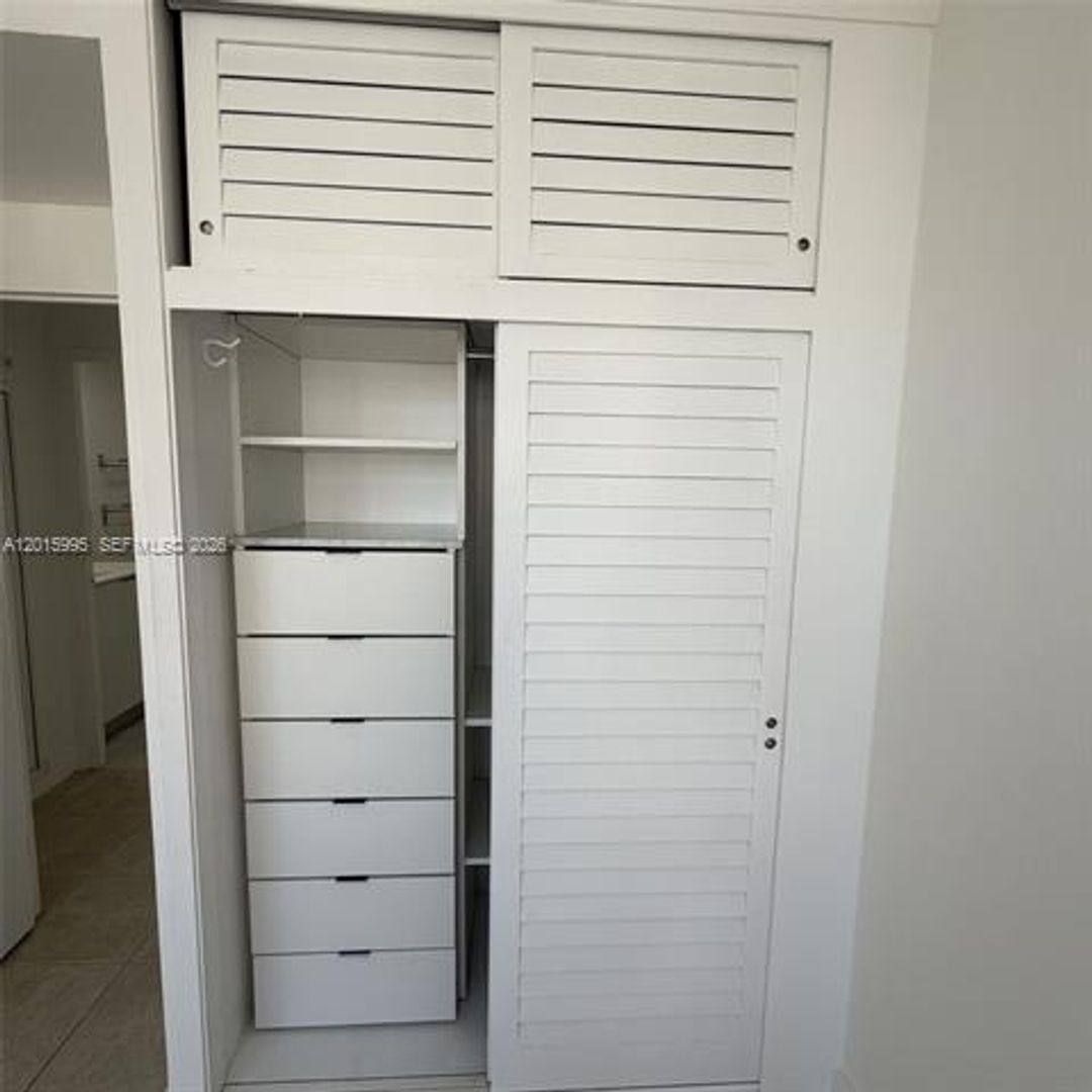 Apartment for rent at 1408 Brickell Bay Dr, Miami, FL 33131