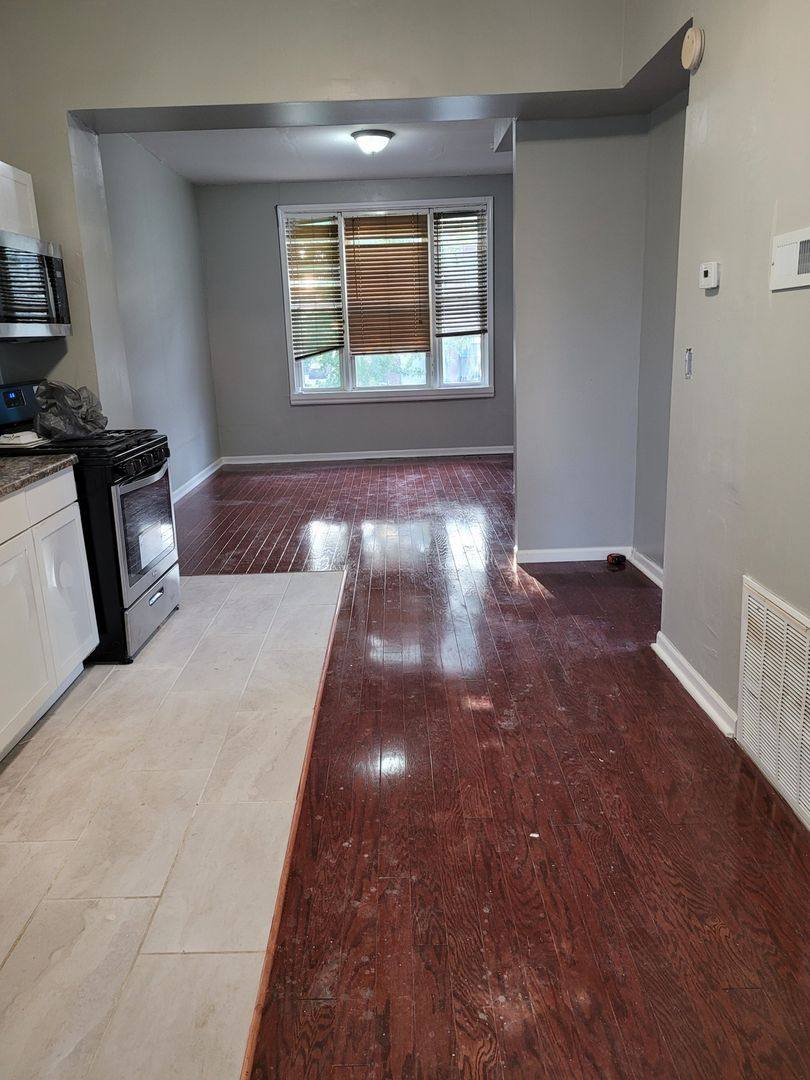 Townhouse for rent at 1521 S Komensky Ave, Chicago, IL 60623