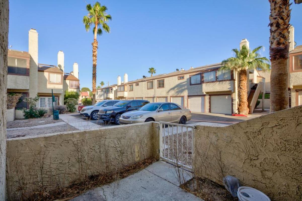 Townhouse for rent at 5031 Spencer St, Las Vegas, NV 89119