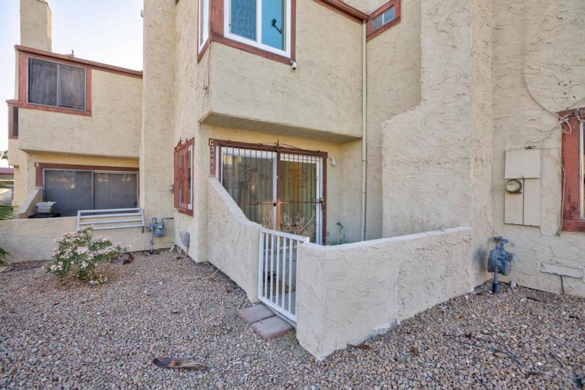 Townhouse for rent at 5031 Spencer St, Las Vegas, NV 89119