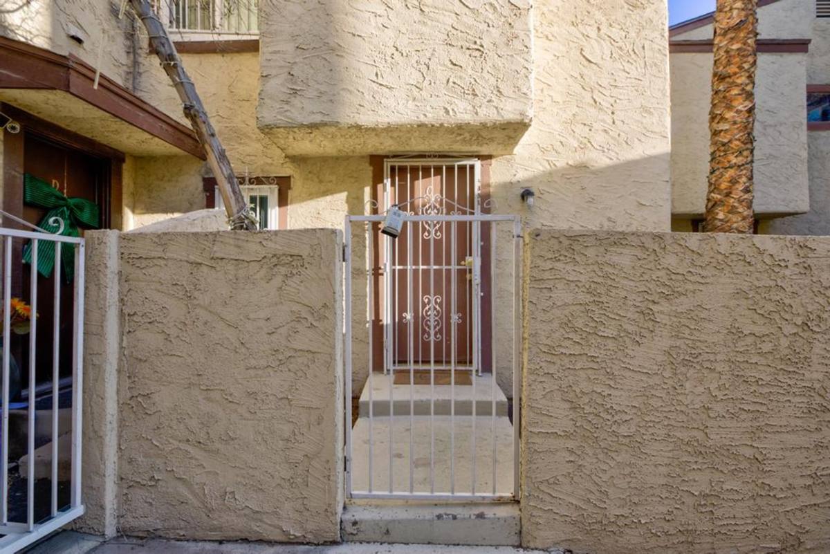 Townhouse for rent at 5031 Spencer St, Las Vegas, NV 89119