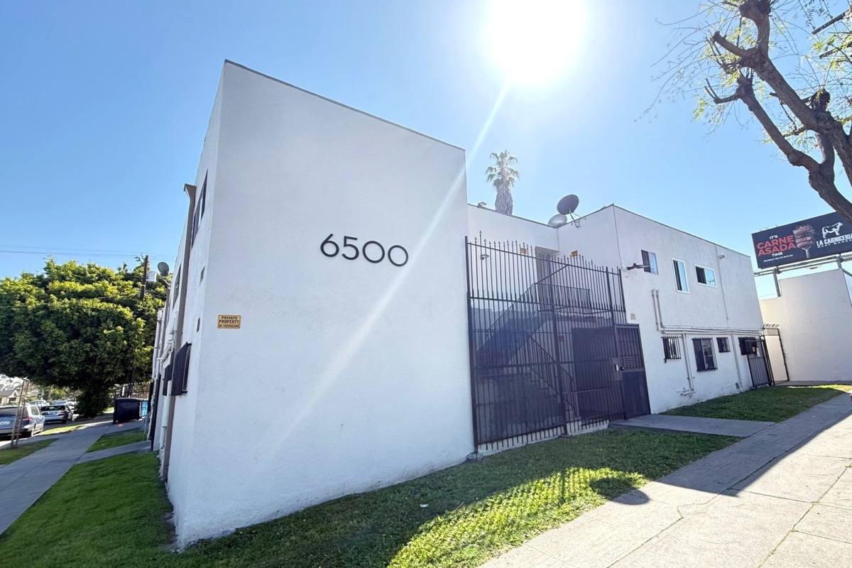 Apartment for rent at 6500 S Western Ave, Los Angeles, CA 90044