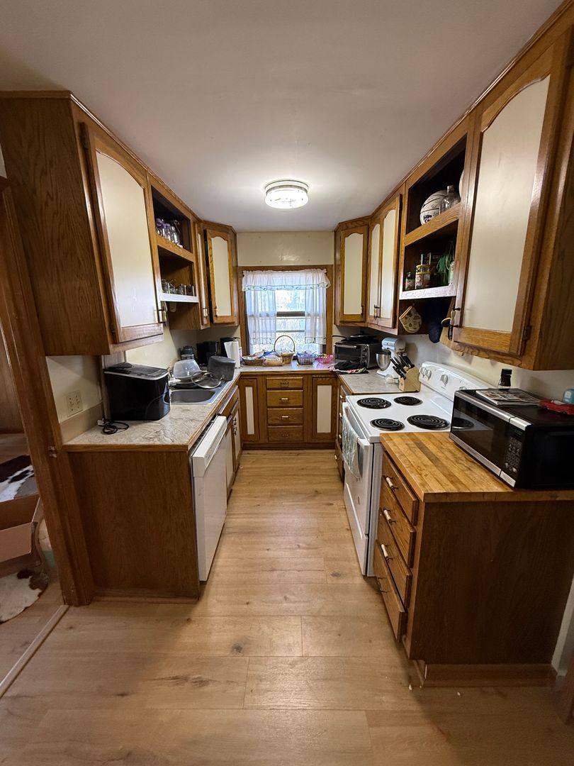 Apartment for rent at 1228 Ratone St, Manhattan, KS 66502
