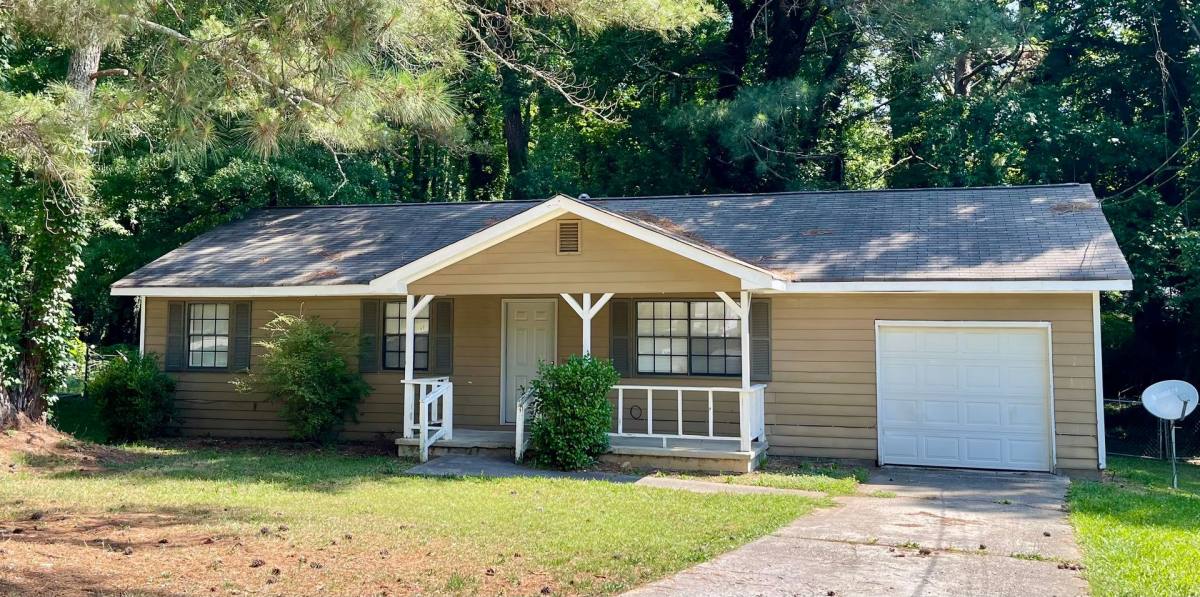 House for rent at 66 Darwin Dr, Jonesboro, GA 30236
