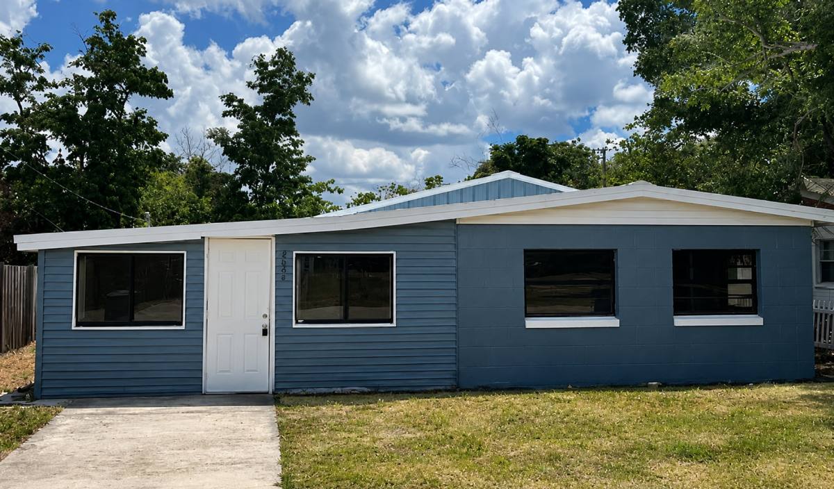 House for rent at 2554 Palm Dr NE, Winter Haven, FL 33881