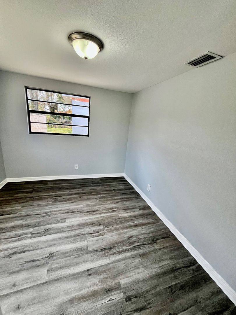 House for rent at 2554 Palm Dr NE, Winter Haven, FL 33881