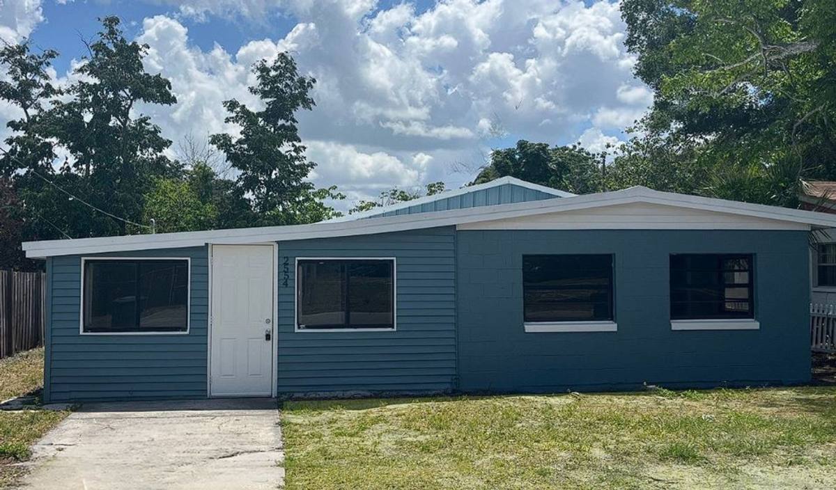 House for rent at 2554 Palm Dr NE, Winter Haven, FL 33881