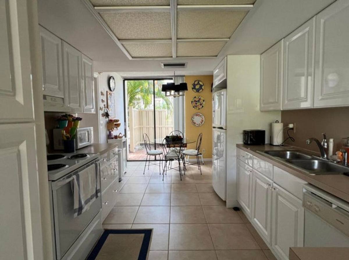 Apartment for rent at 1002 Bridgewood Place, Boca Raton, FL 33434