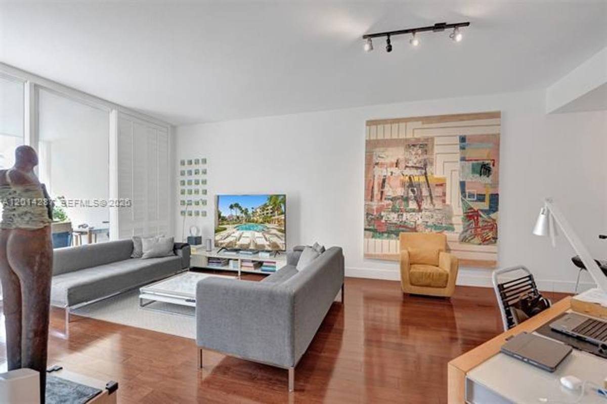 Apartment for rent at 715 Crandon Blvd, Key Biscayne, FL 33149