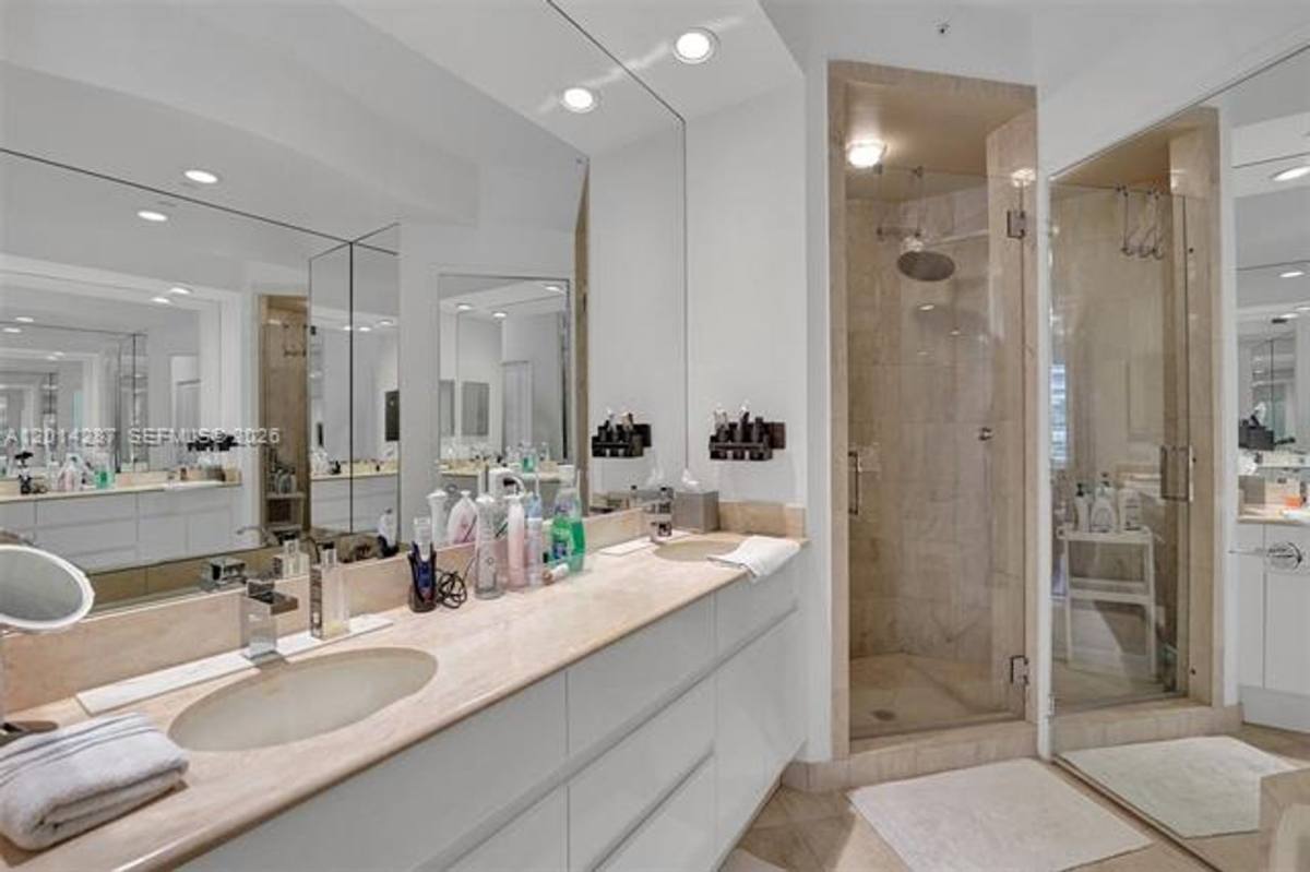 Apartment for rent at 715 Crandon Blvd, Key Biscayne, FL 33149