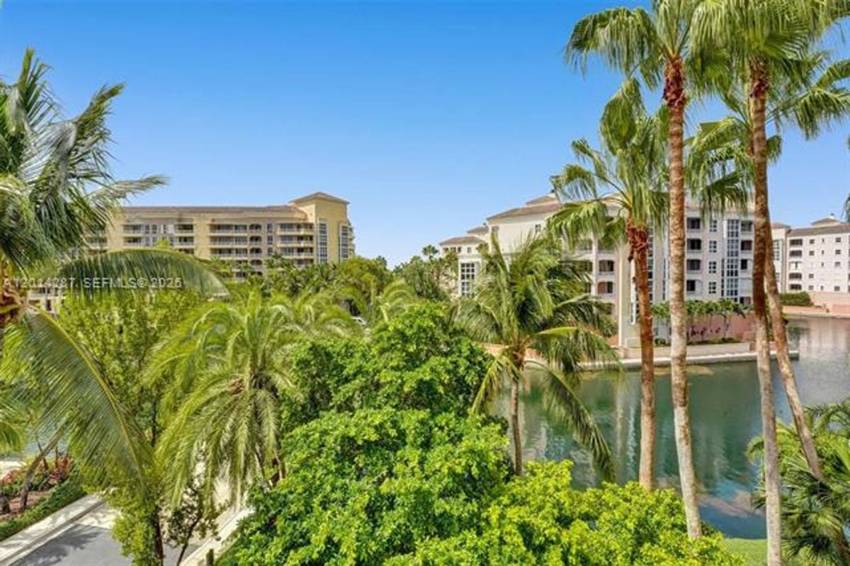 Apartment for rent at 715 Crandon Blvd, Key Biscayne, FL 33149